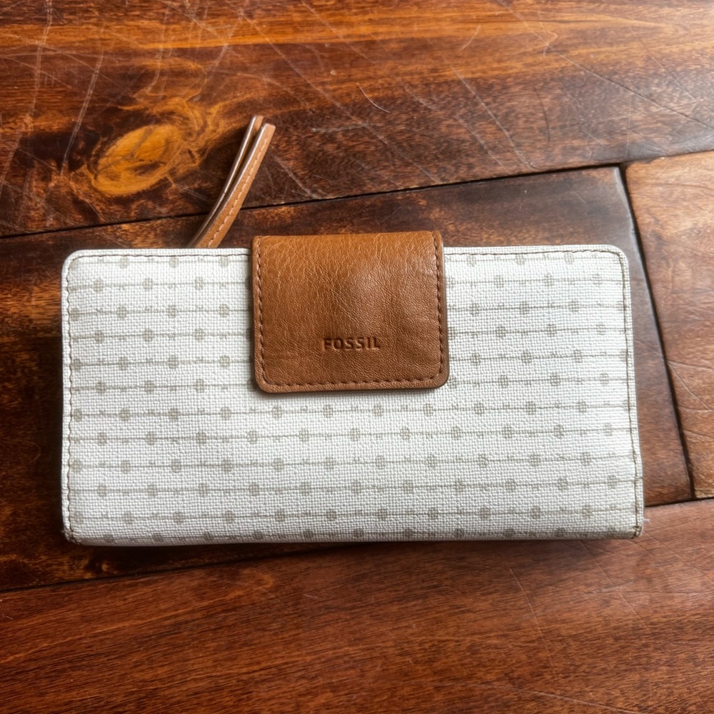 Fossil Cream and Tan Wallet